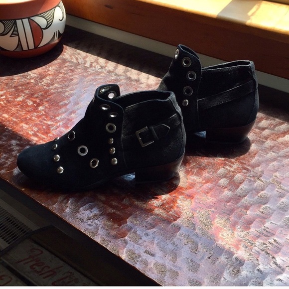 Sam Edelman Pedra Suede Grommeted Ankle Booties Grunge - Picture 2 of 7